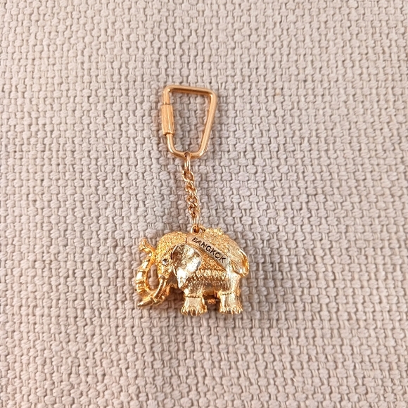 None Other - Bangkok Gold Tone Elephant Souvenir Keychain
